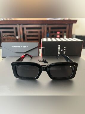 Sephora x DIFF Black Rectangle Sunglasses